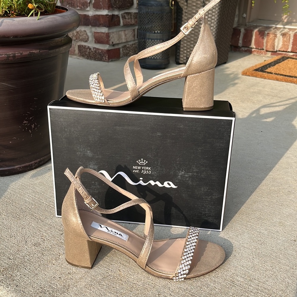 SALE! New in Box Nina gold metallic jeweled strappy heel, size 7.5.